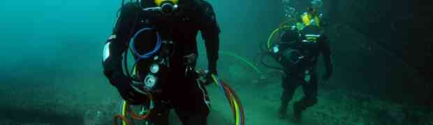 Listening - Deep sea diver